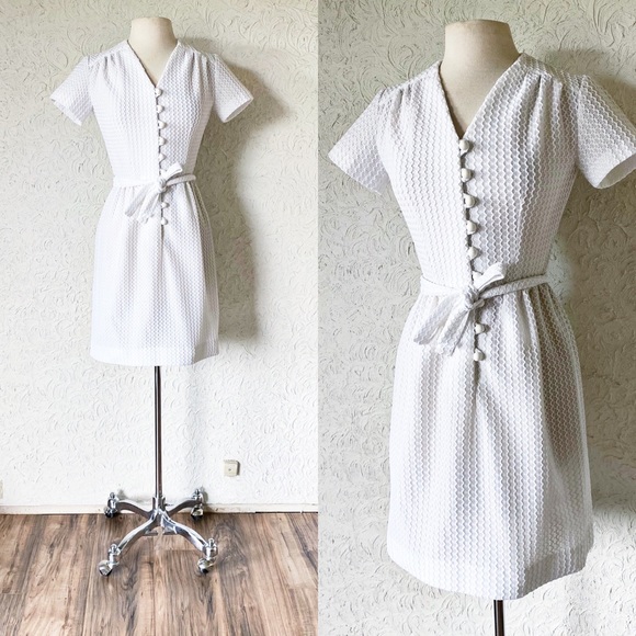 Vintage Dresses & Skirts - 1960’s White Squiggle Pattern Dress | Vintage